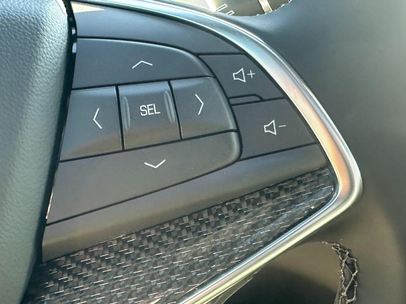 Cadillac XT5 Vehicle Full-screen Gallery Image 13