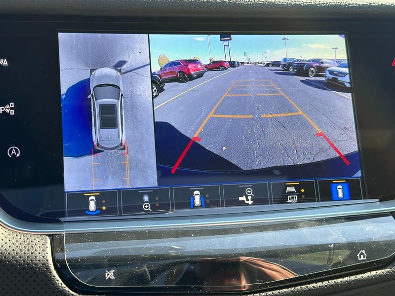 Cadillac XT5 Vehicle Full-screen Gallery Image 16