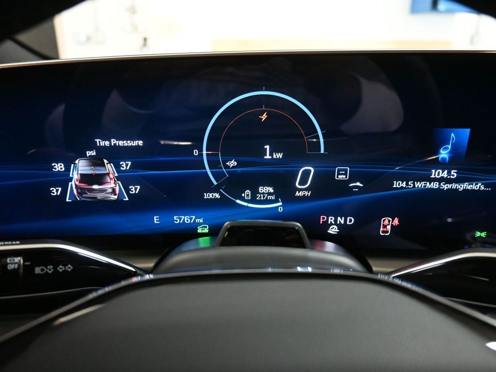 Cadillac LYRIQ Vehicle Full-screen Gallery Image 9