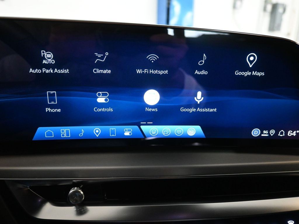 Cadillac LYRIQ Vehicle Full-screen Gallery Image 10