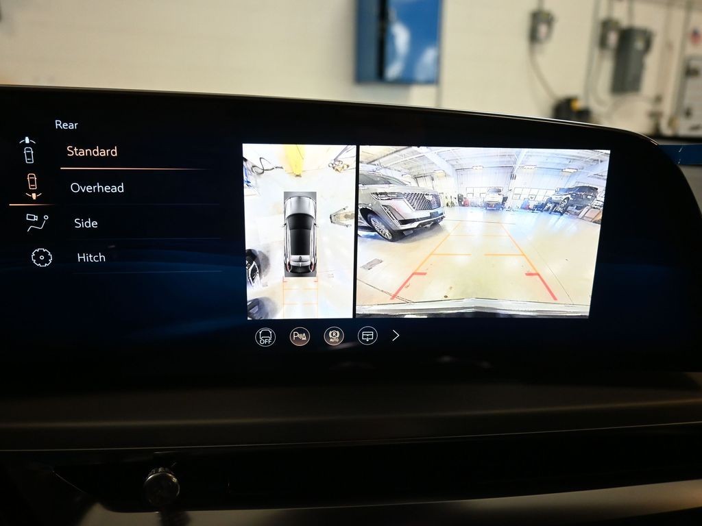 Cadillac LYRIQ Vehicle Full-screen Gallery Image 11