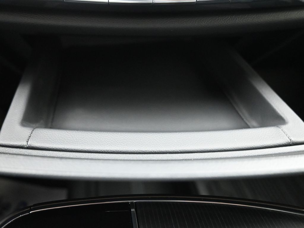 Cadillac LYRIQ Vehicle Full-screen Gallery Image 13