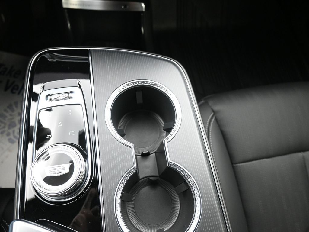 Cadillac LYRIQ Vehicle Full-screen Gallery Image 16