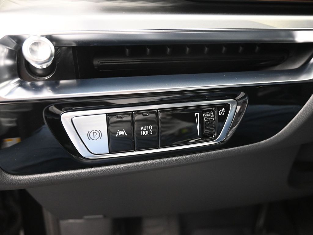 Cadillac LYRIQ Vehicle Full-screen Gallery Image 19