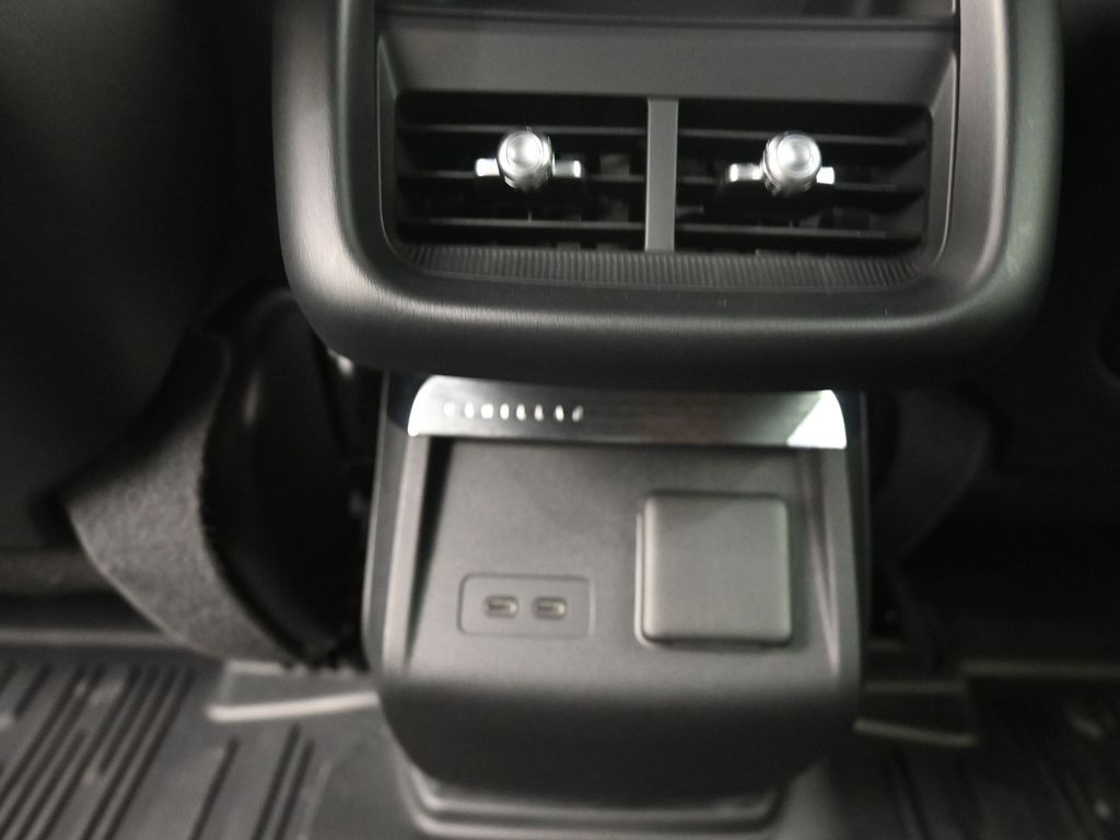 Cadillac LYRIQ Vehicle Full-screen Gallery Image 23