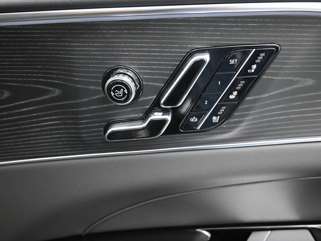 Cadillac LYRIQ Vehicle Full-screen Gallery Image 24