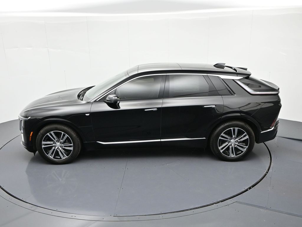 Cadillac LYRIQ Vehicle Full-screen Gallery Image 30