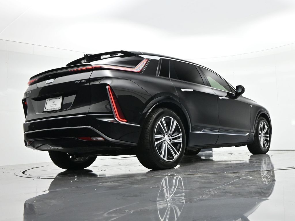 Cadillac LYRIQ Vehicle Full-screen Gallery Image 33