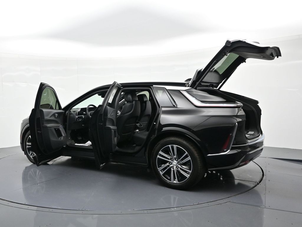 Cadillac LYRIQ Vehicle Full-screen Gallery Image 36