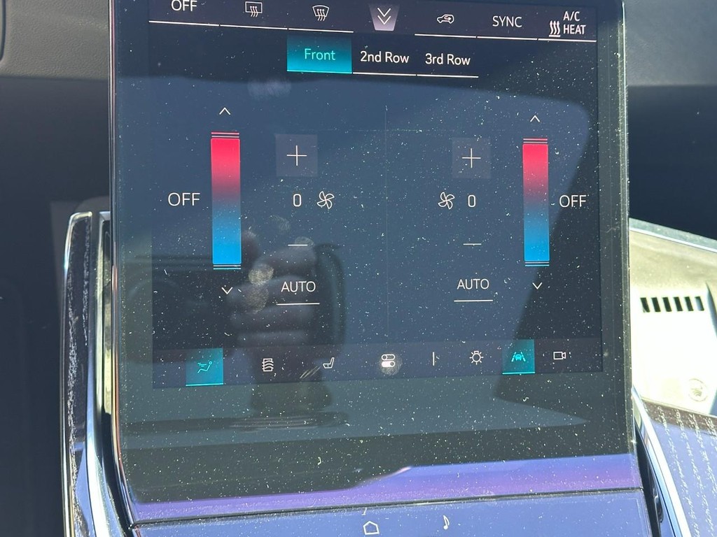 Cadillac Escalade IQL Vehicle Full-screen Gallery Image 17