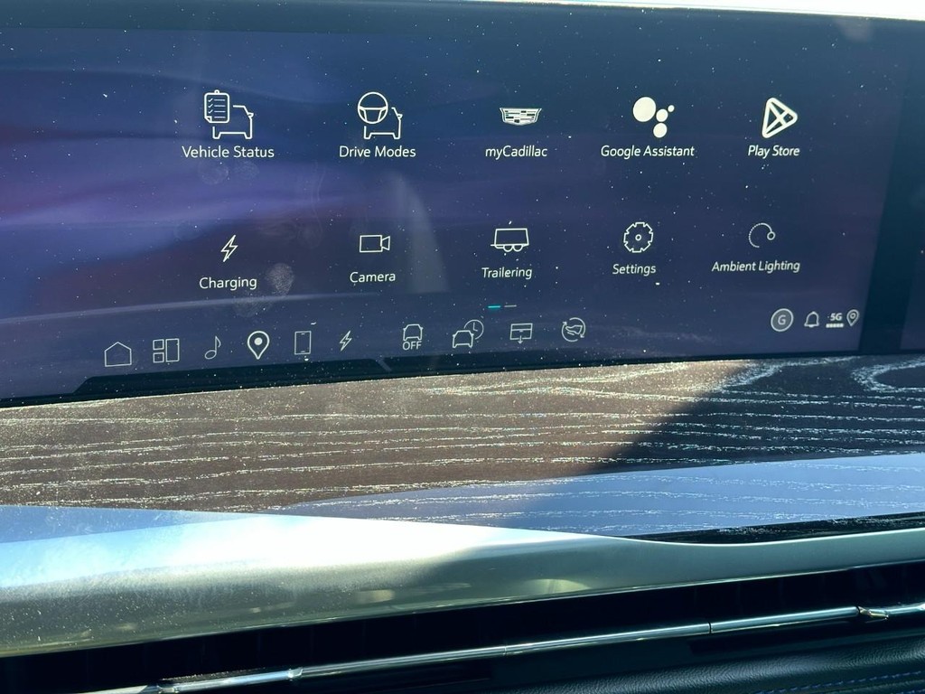 Cadillac Escalade IQL Vehicle Full-screen Gallery Image 18