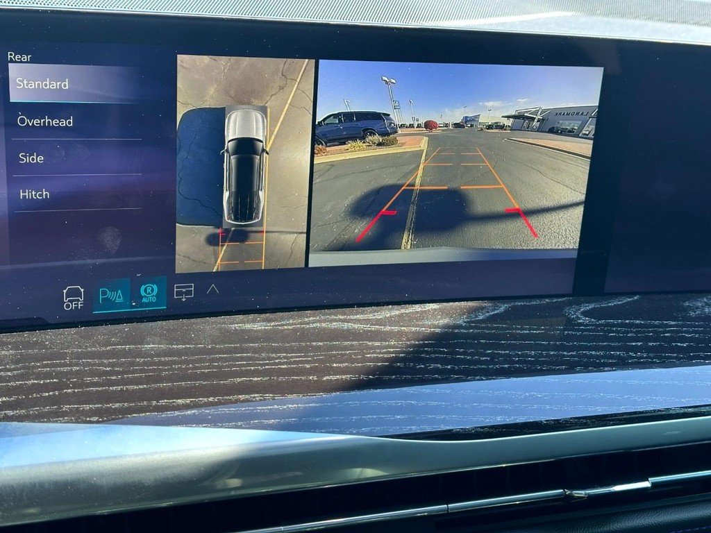 Cadillac Escalade IQL Vehicle Full-screen Gallery Image 19