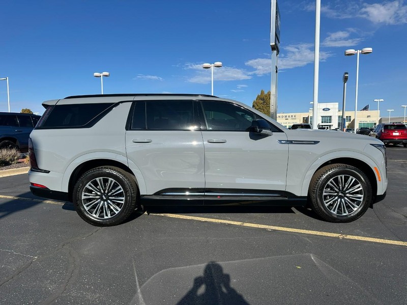 Cadillac Escalade IQL Vehicle Full-screen Gallery Image 2