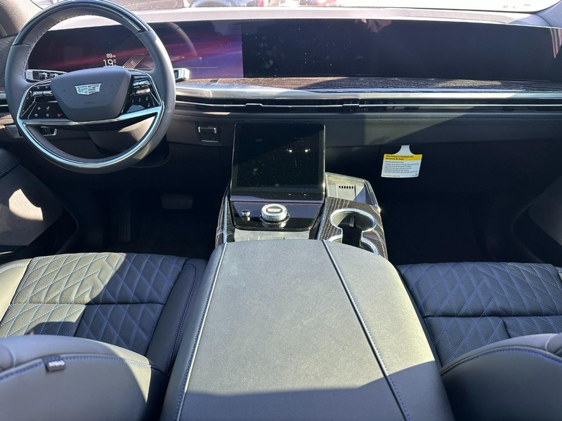 Cadillac Escalade IQL Vehicle Full-screen Gallery Image 10