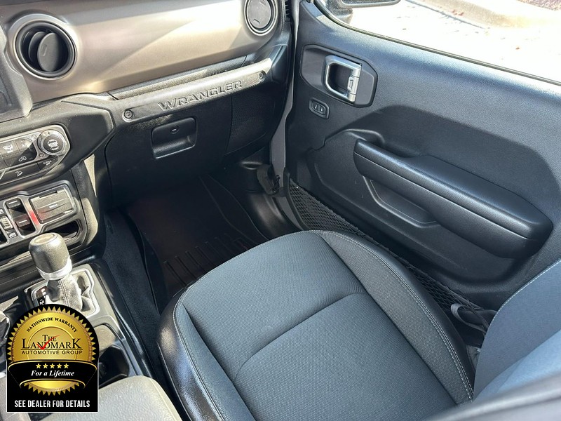 Jeep Wrangler Unlimited Vehicle Full-screen Gallery Image 15