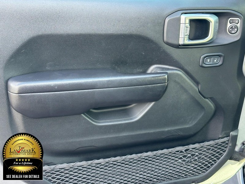 Jeep Wrangler Unlimited Vehicle Full-screen Gallery Image 16