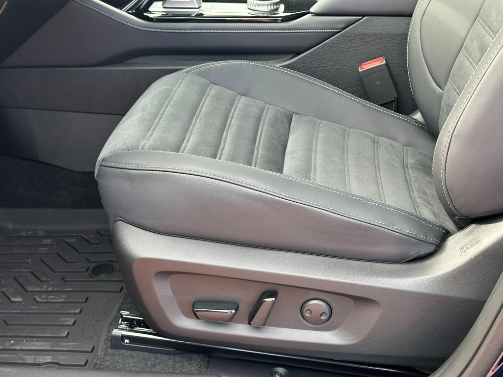 Mitsubishi Outlander Vehicle Full-screen Gallery Image 10
