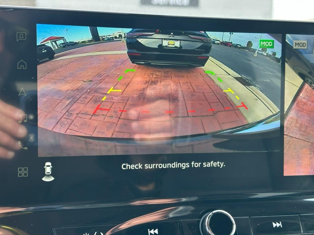 Mitsubishi Outlander Vehicle Full-screen Gallery Image 14