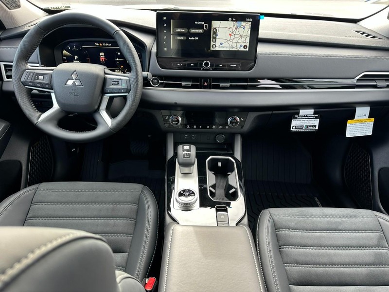 Mitsubishi Outlander Vehicle Full-screen Gallery Image 5