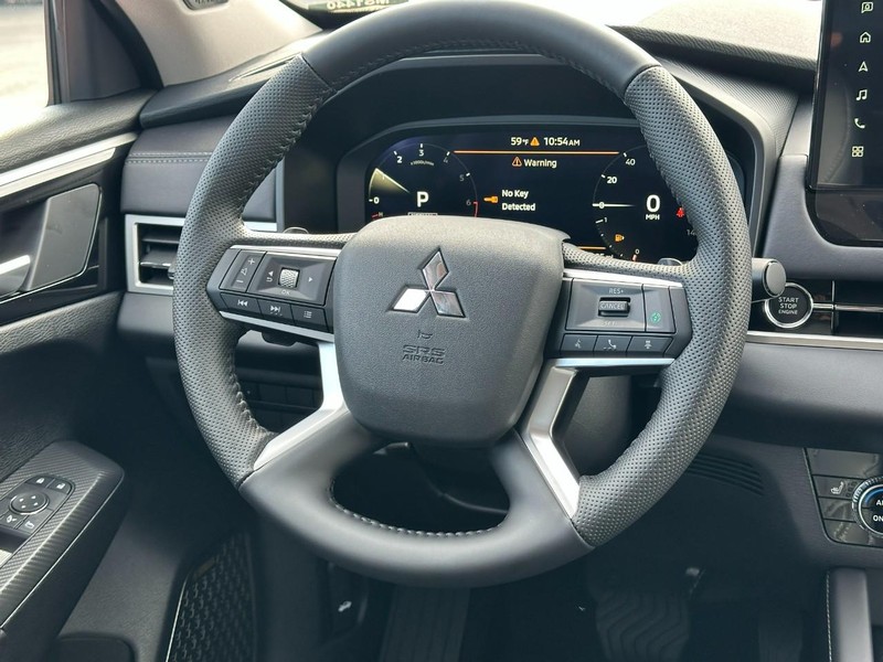 Mitsubishi Outlander Vehicle Full-screen Gallery Image 6