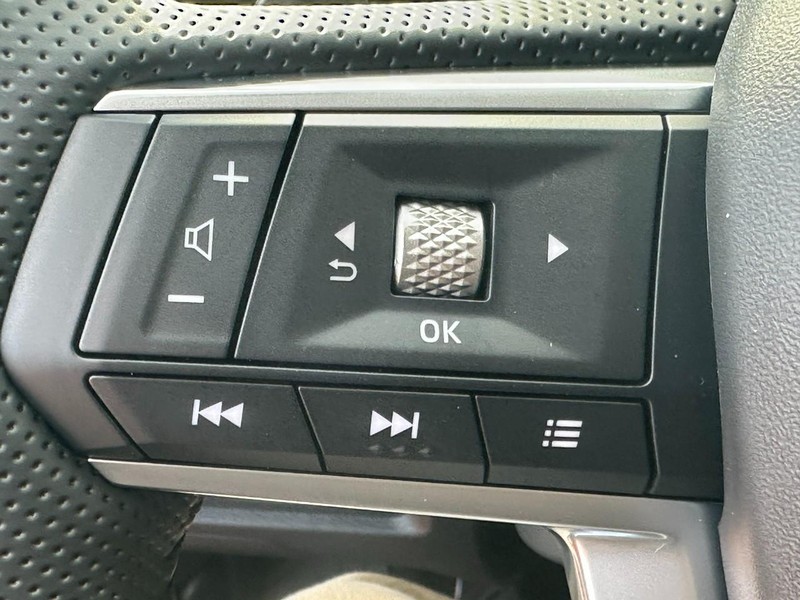 Mitsubishi Outlander Vehicle Full-screen Gallery Image 11