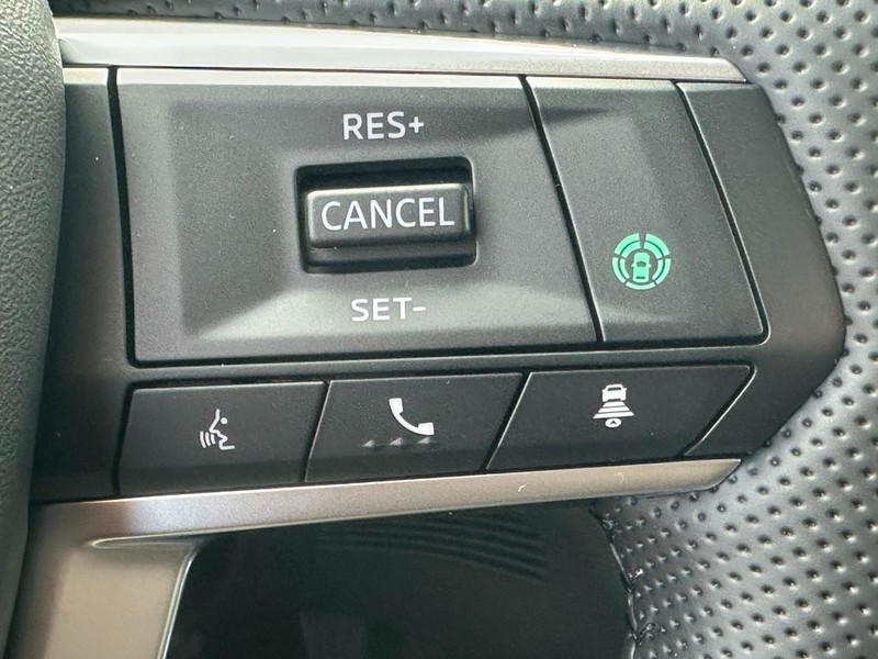 Mitsubishi Outlander Vehicle Full-screen Gallery Image 12