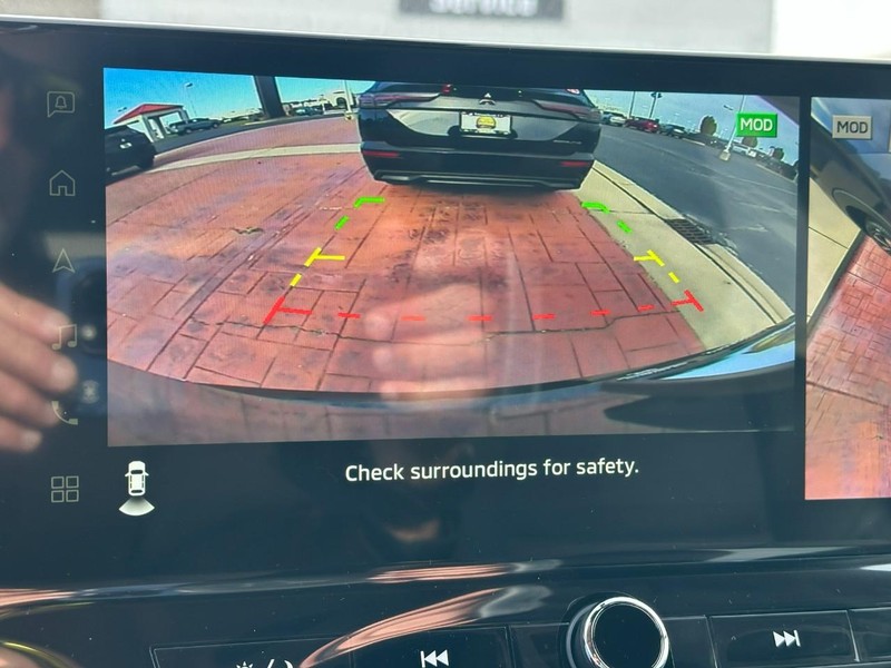 Mitsubishi Outlander Vehicle Full-screen Gallery Image 14