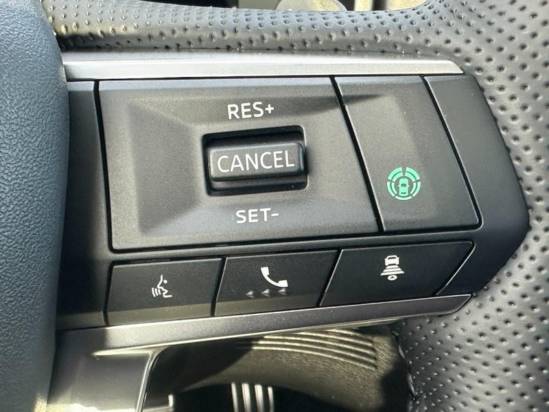 Mitsubishi Outlander Vehicle Full-screen Gallery Image 14