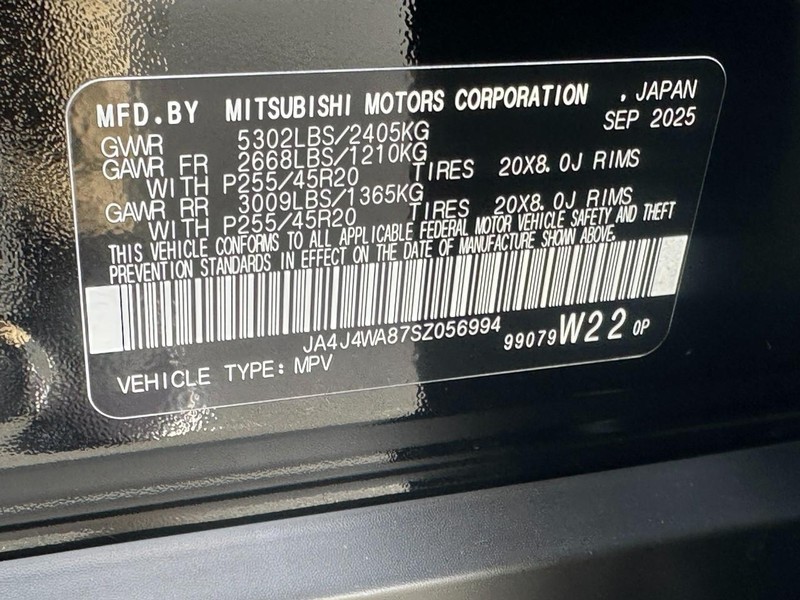 Mitsubishi Outlander Vehicle Full-screen Gallery Image 17