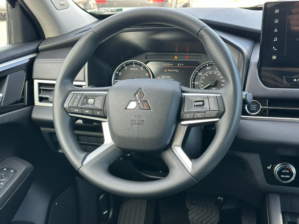 Mitsubishi Outlander Vehicle Full-screen Gallery Image 6