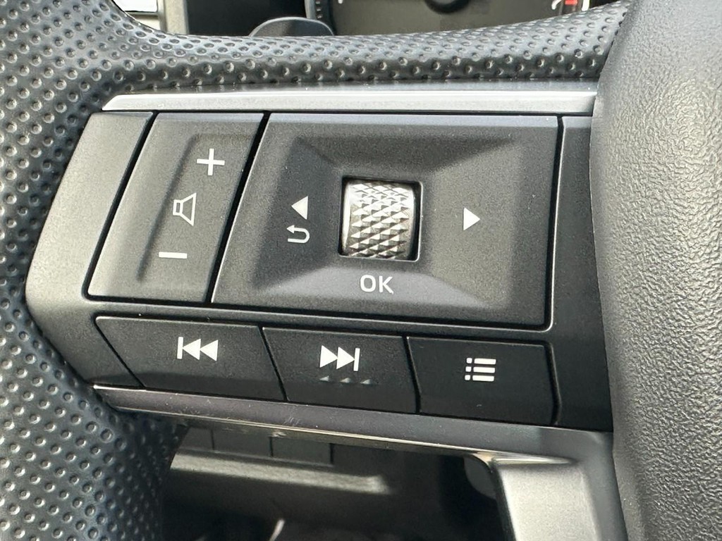 Mitsubishi Outlander Vehicle Full-screen Gallery Image 11