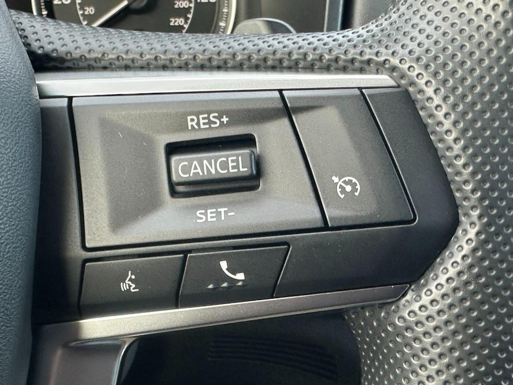 Mitsubishi Outlander Vehicle Full-screen Gallery Image 12