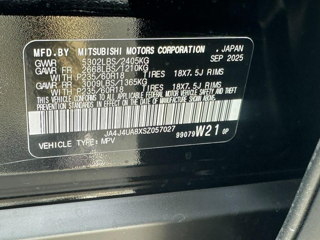 Mitsubishi Outlander Vehicle Full-screen Gallery Image 15