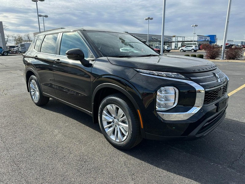 Mitsubishi Outlander Vehicle Full-screen Gallery Image 2