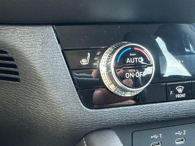 Mitsubishi Outlander Vehicle Full-screen Gallery Image 13