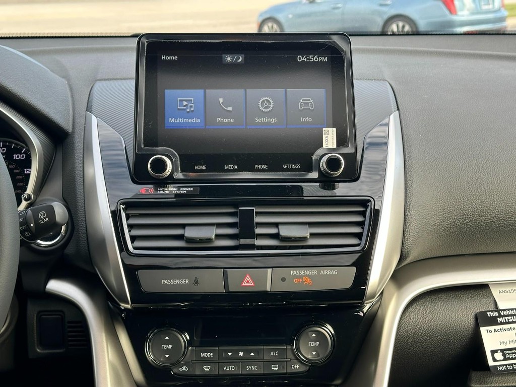 Mitsubishi Eclipse Cross Vehicle Full-screen Gallery Image 9