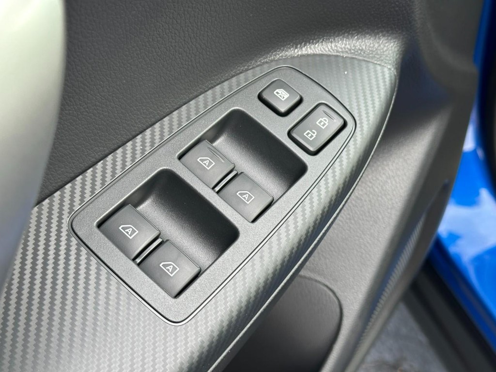 Mitsubishi Eclipse Cross Vehicle Full-screen Gallery Image 11