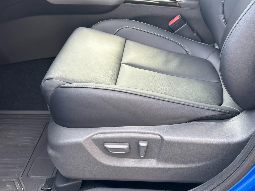 Mitsubishi Eclipse Cross Vehicle Full-screen Gallery Image 12