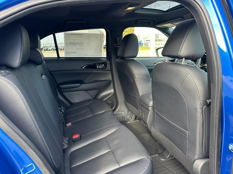 Mitsubishi Eclipse Cross Vehicle Full-screen Gallery Image 4