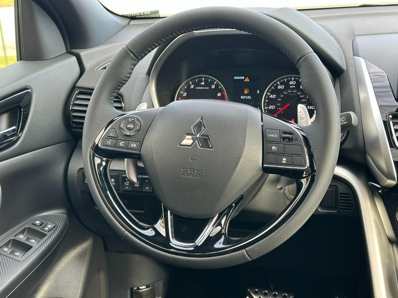 Mitsubishi Eclipse Cross Vehicle Full-screen Gallery Image 8