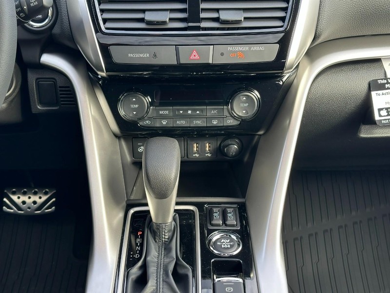 Mitsubishi Eclipse Cross Vehicle Full-screen Gallery Image 10