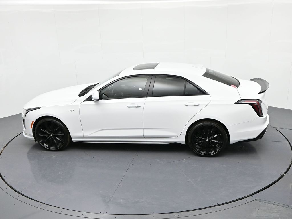 Cadillac CT4 Vehicle Full-screen Gallery Image 21