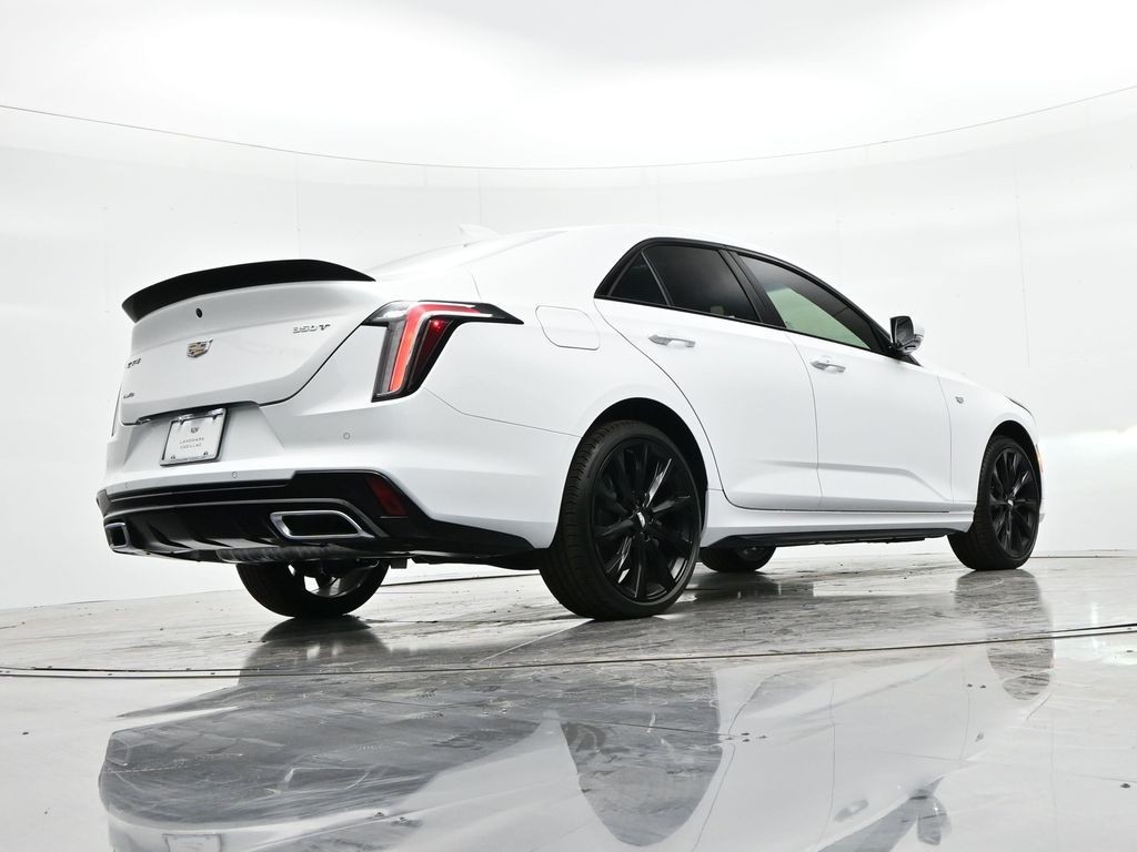 Cadillac CT4 Vehicle Full-screen Gallery Image 24