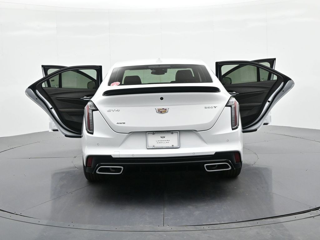 Cadillac CT4 Vehicle Full-screen Gallery Image 29
