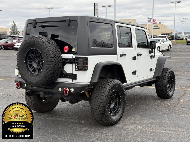 Jeep Wrangler Unlimited Vehicle Full-screen Gallery Image 3
