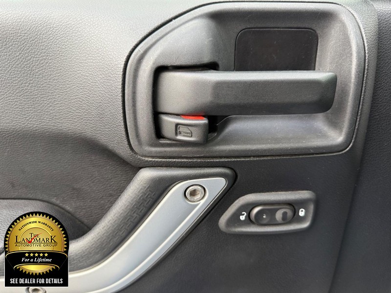 Jeep Wrangler Unlimited Vehicle Full-screen Gallery Image 8