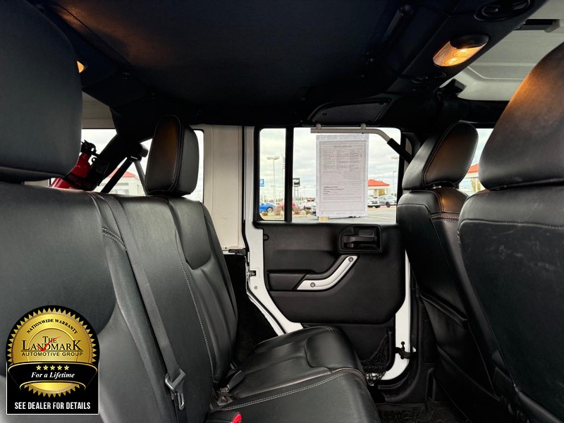 Jeep Wrangler Unlimited Vehicle Full-screen Gallery Image 14