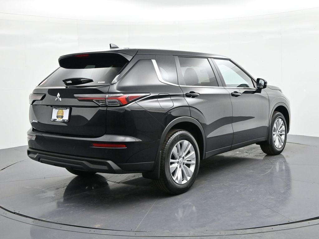 Mitsubishi Outlander Vehicle Full-screen Gallery Image 6