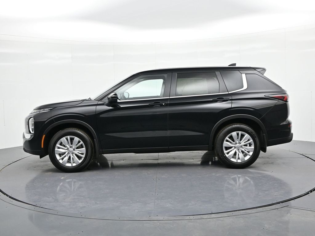 Mitsubishi Outlander Vehicle Full-screen Gallery Image 9