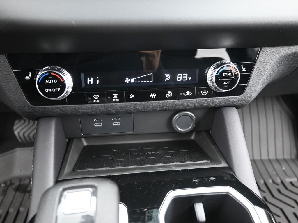 Mitsubishi Outlander Vehicle Full-screen Gallery Image 11